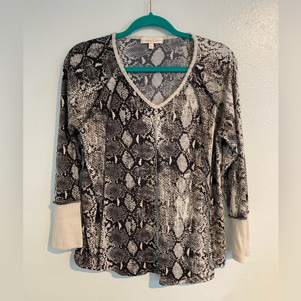 NWT Hailey & Co Womans S Snakeskin Long Sleeve Tee